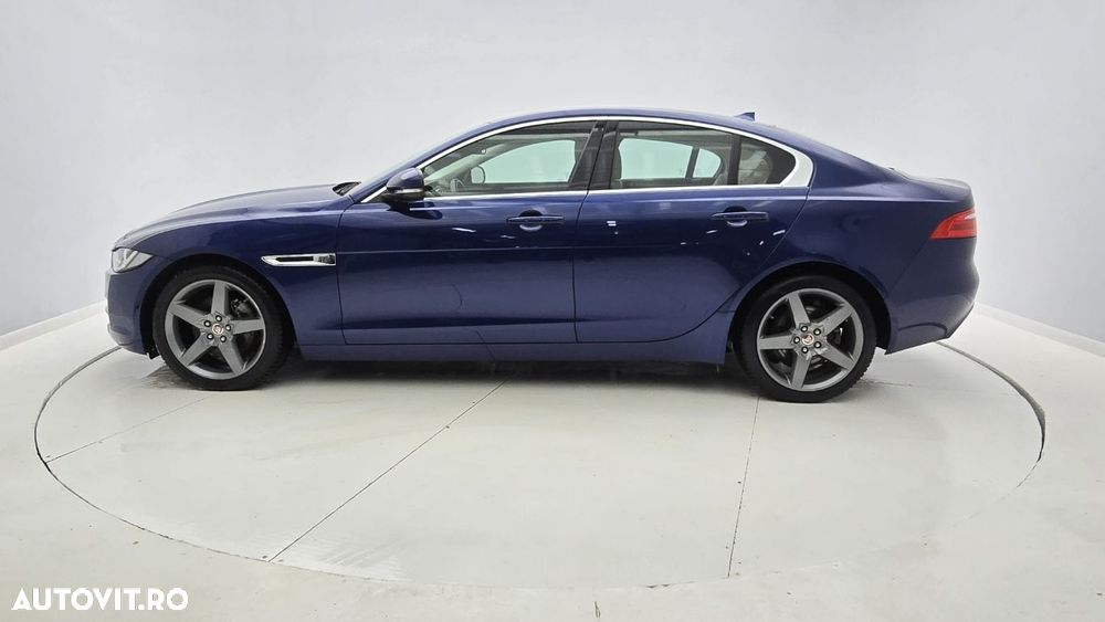 Jaguar XE - 9