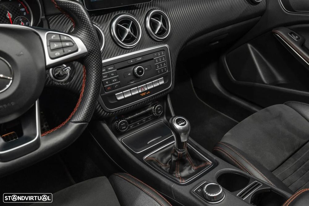 Mercedes-Benz A 180 AMG Line - 18