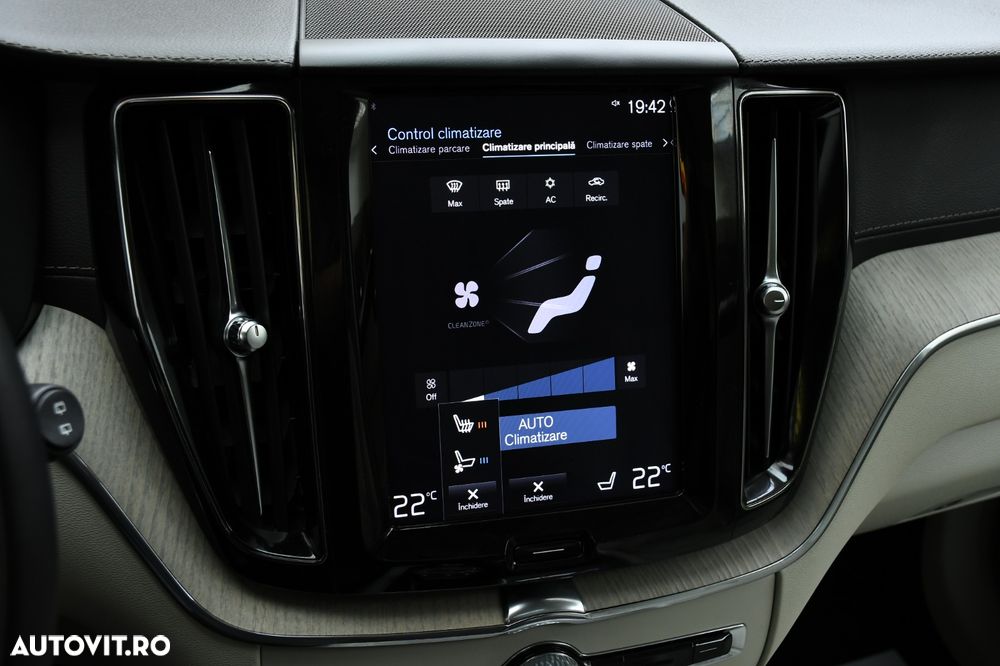 Volvo XC 60 D5 AWD Momentum - 9