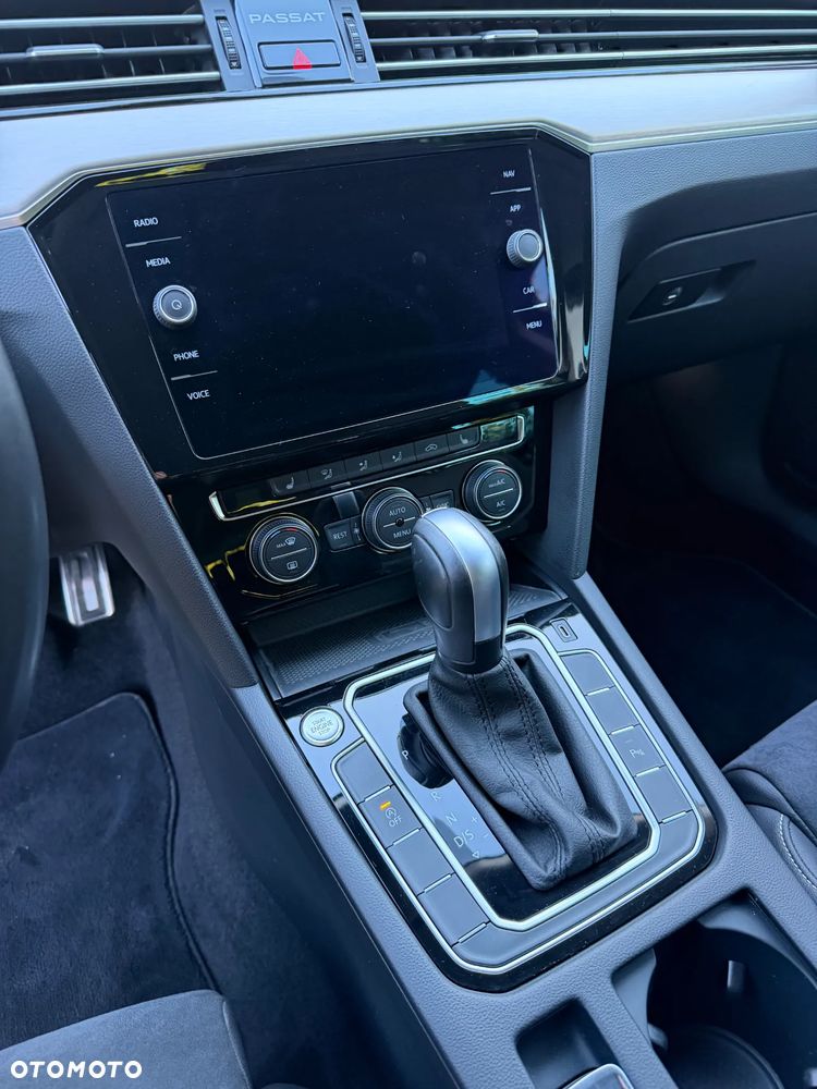Volkswagen Passat - 11