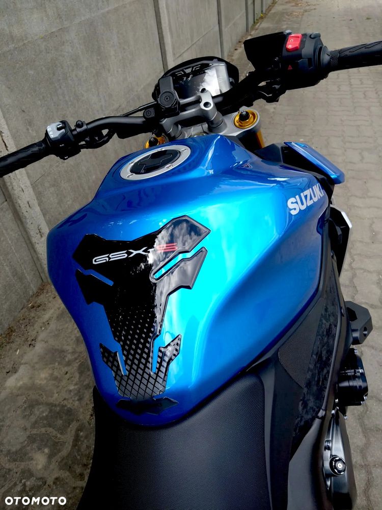Suzuki GSX - 3