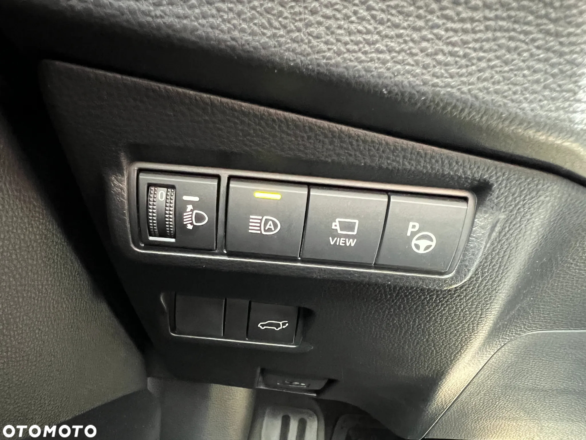 Toyota Corolla Cross 2.0 Hybrid Executive AWD - 22