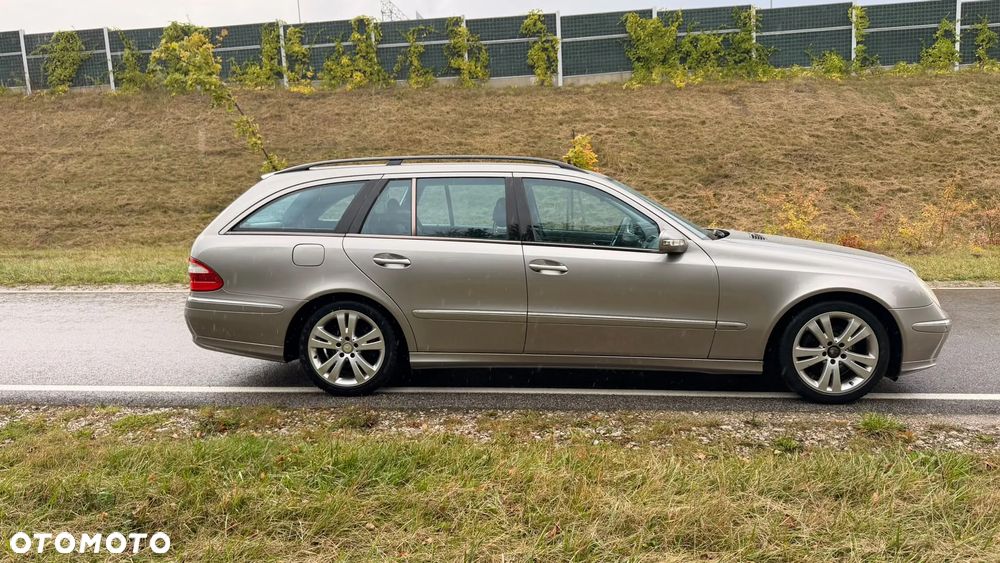 Mercedes-Benz E-Class 2004 photo 4
