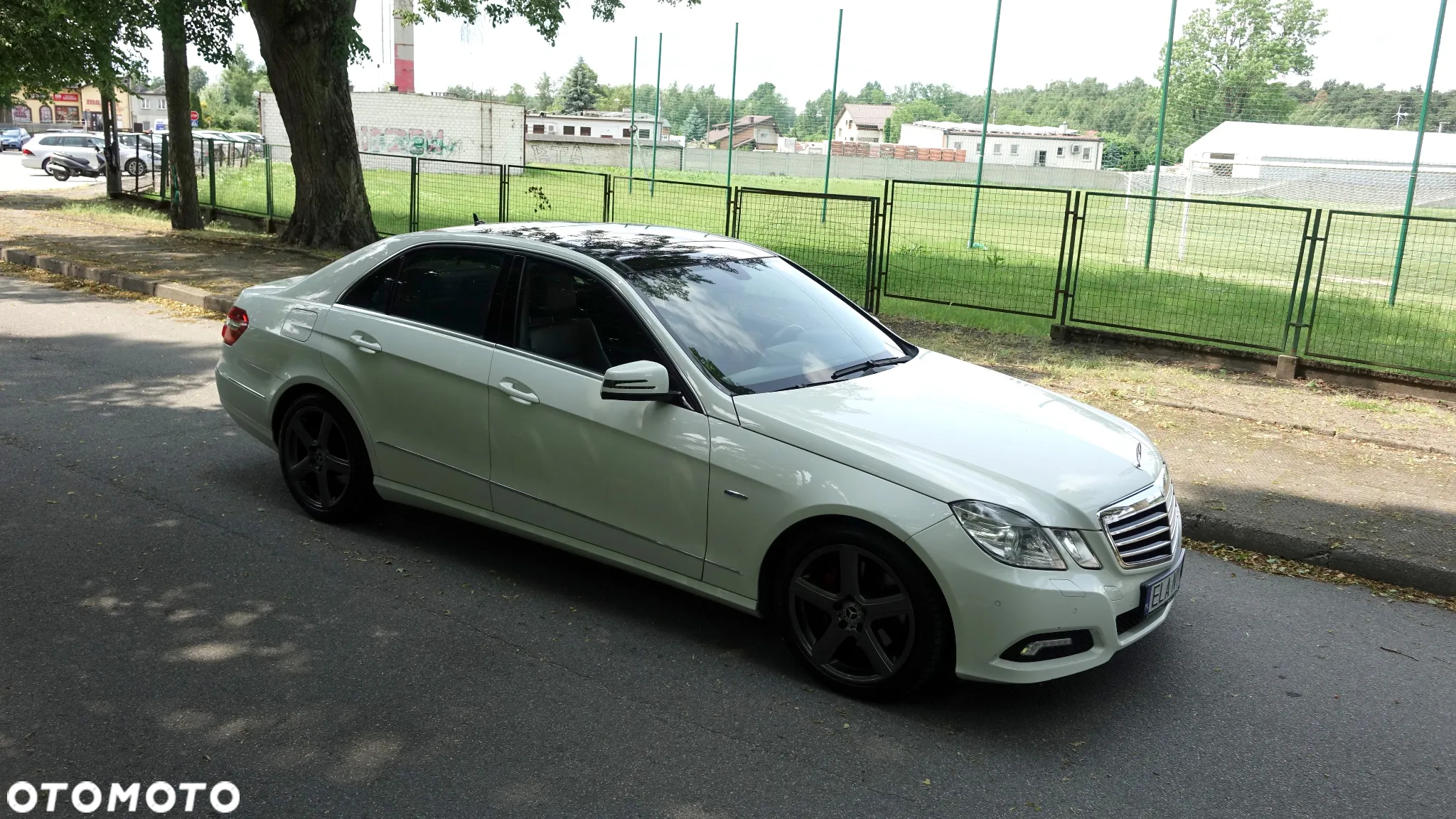 Mercedes-Benz Klasa E 300 CDI DPF BlueEFFICIENCY 7G-TRONIC Avantgarde - 39