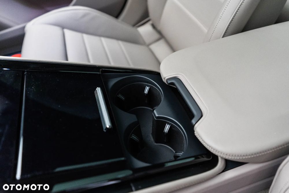 Porsche Panamera 4 E-Hybrid PHEV - 28