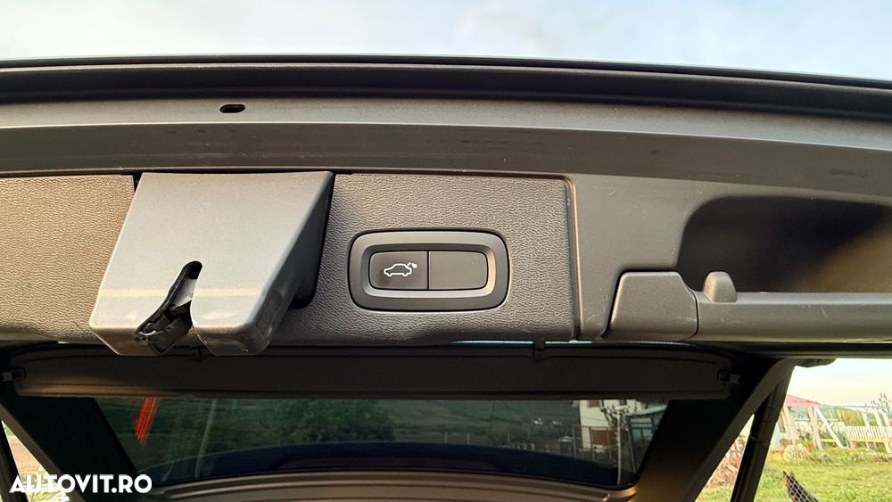 Volvo XC 60 T8 Twin Engine AWD Geartronic Momentum - 20