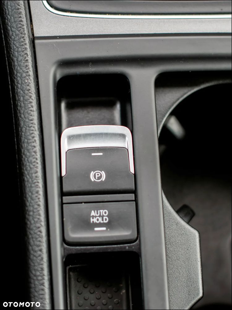 Volkswagen Golf - 32