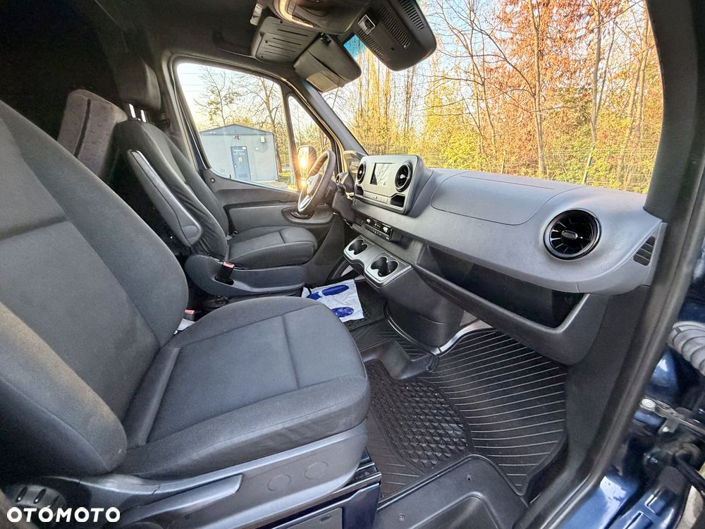 Mercedes-Benz Sprinter 319 - 17