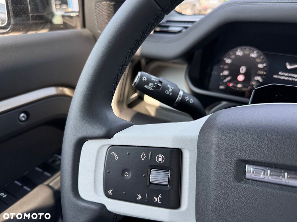 Land Rover Defender - 11