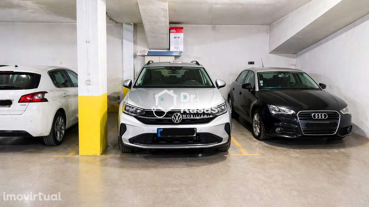 Lugar de Estacionamento Central no Barreiro - Grande imagem: 2/18