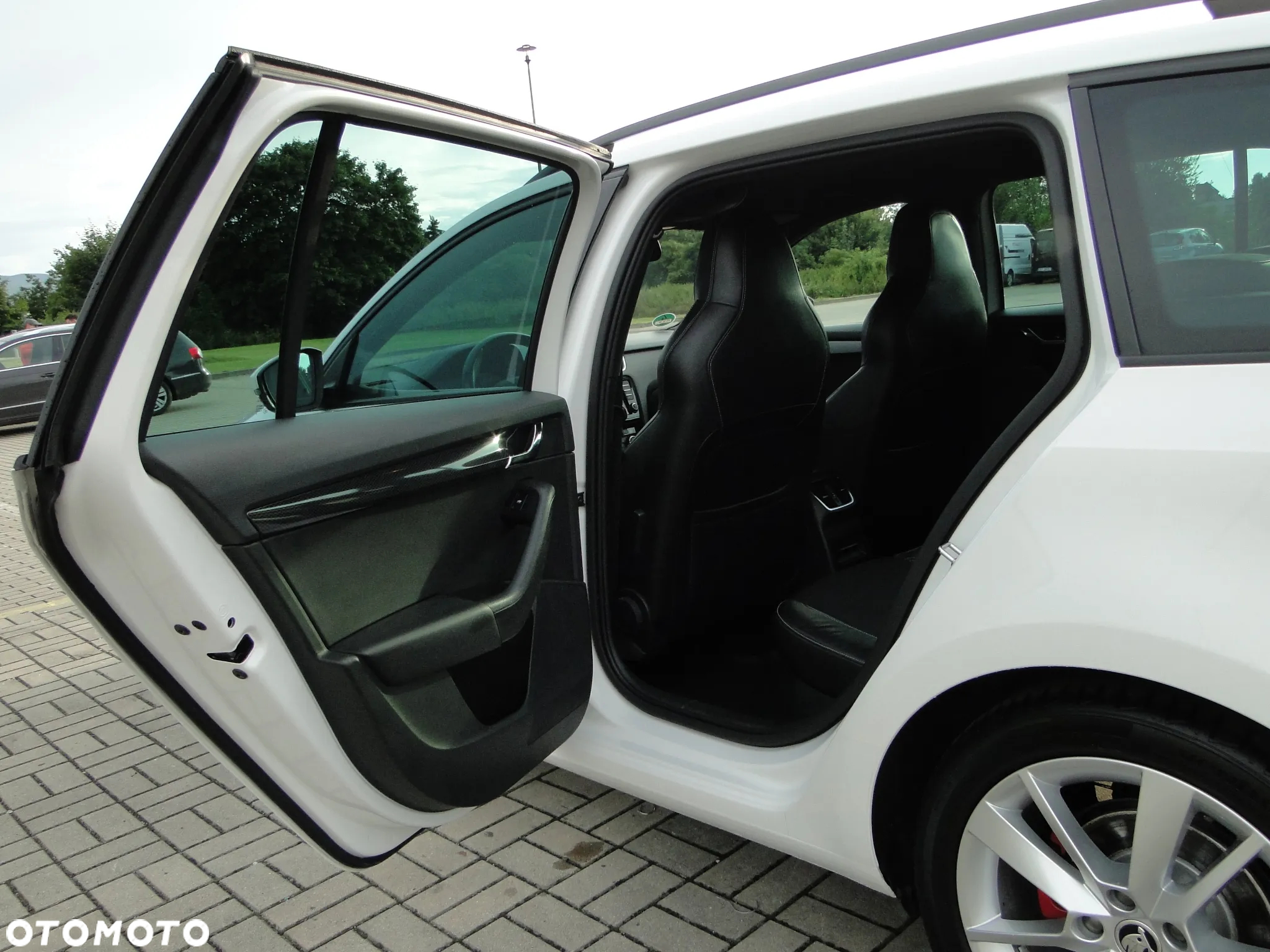 Skoda Octavia Combi 2.0 TDI DSG RS - 13
