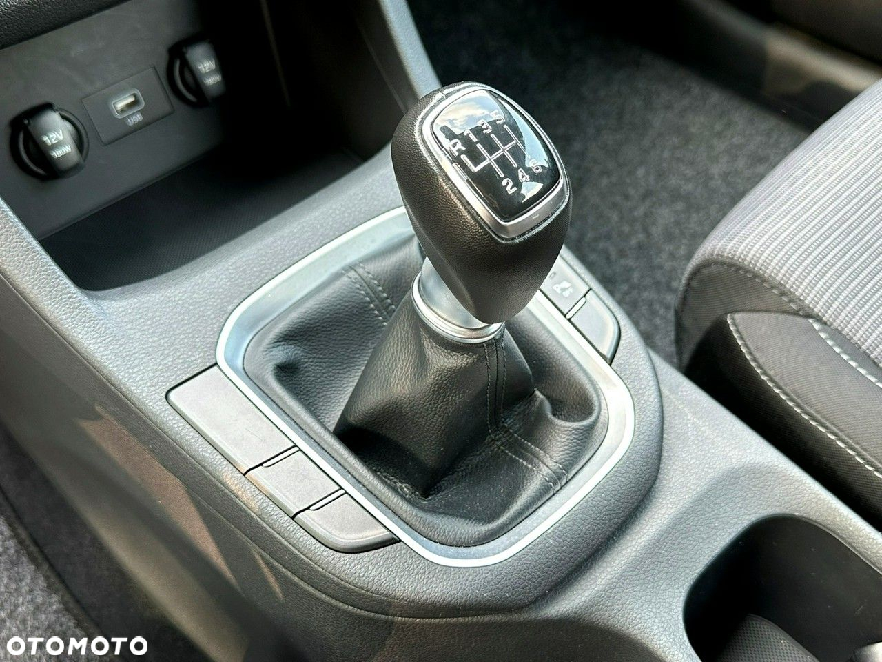 Hyundai i30 1.5 DPI Classic + - 24
