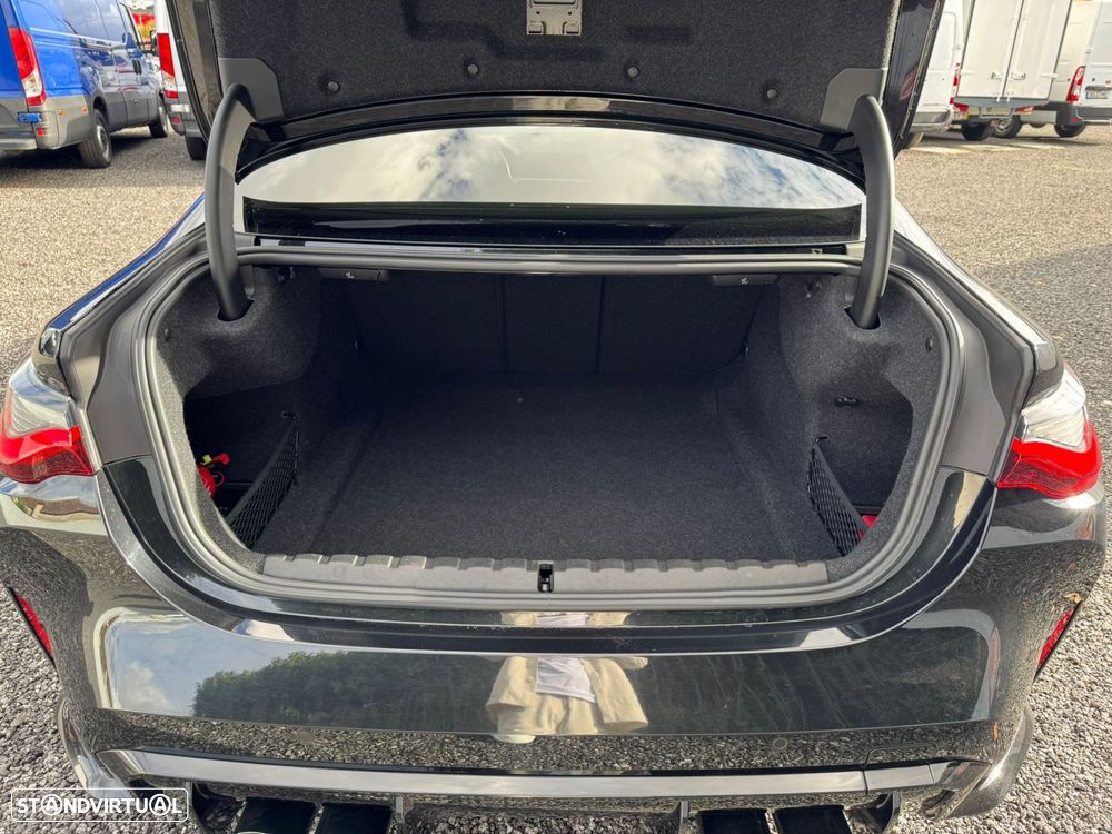 BMW M4 Competition xDrive - 18