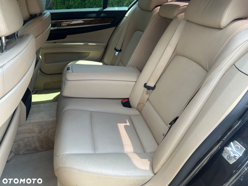 BMW Seria 7 740i - 31