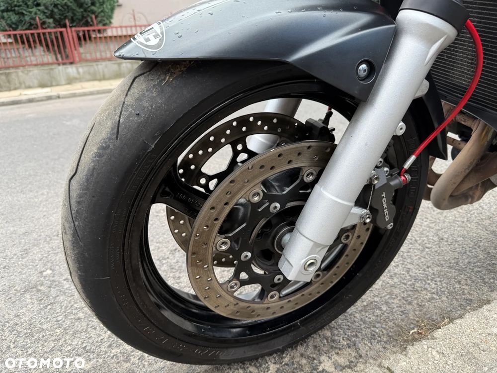 Suzuki GSR - 16