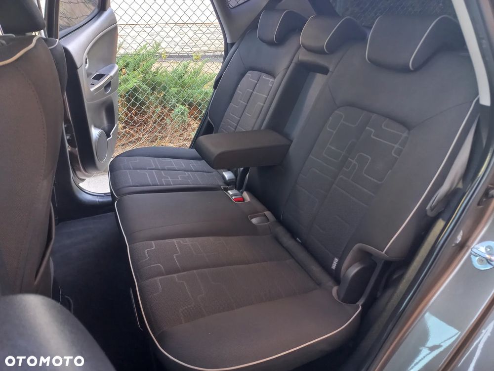 Kia Venga 1.6 CVVT Black Collection - 15