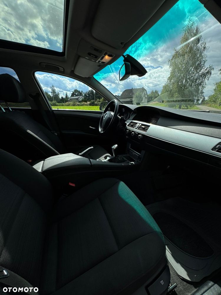 BMW Seria 5 525d xDrive - 31
