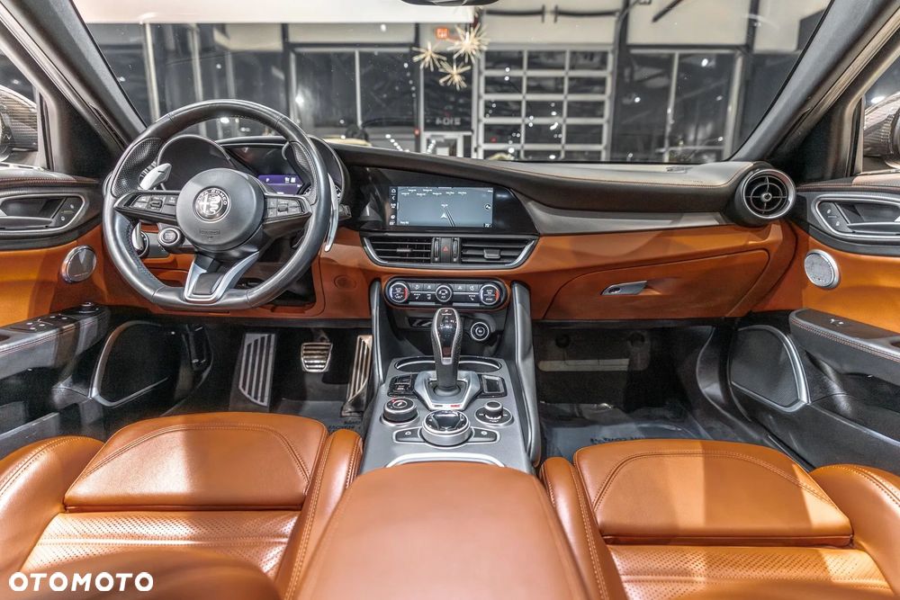 Alfa Romeo Giulia 2.0 Turbo 16V AT8-Q4 Veloce - 22
