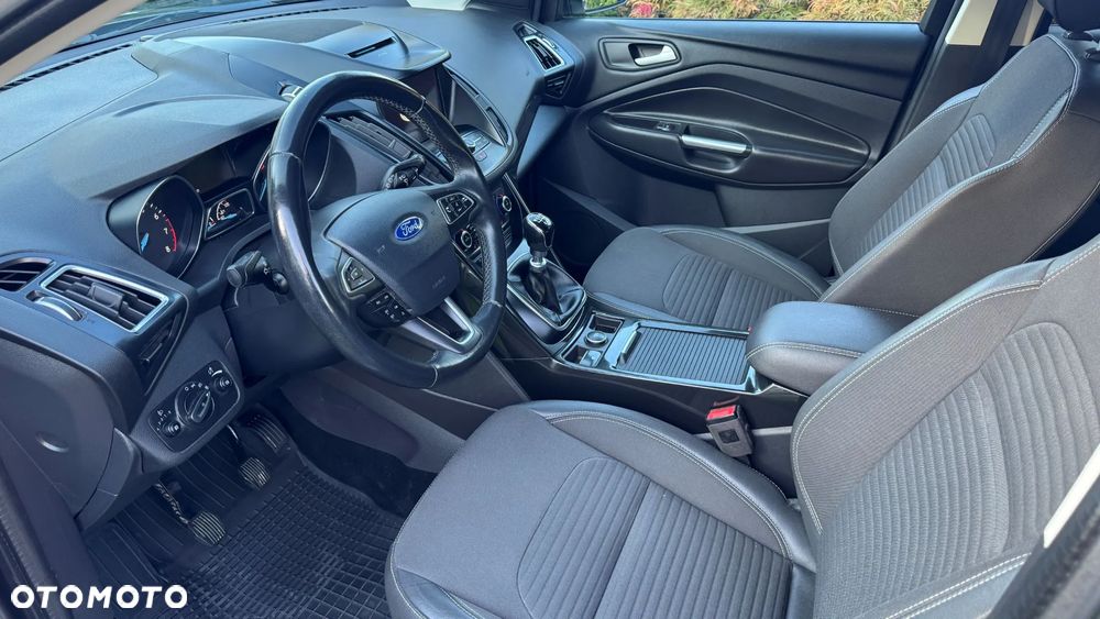 Ford Kuga 1.5 EcoBoost 2x4 Titanium - 9