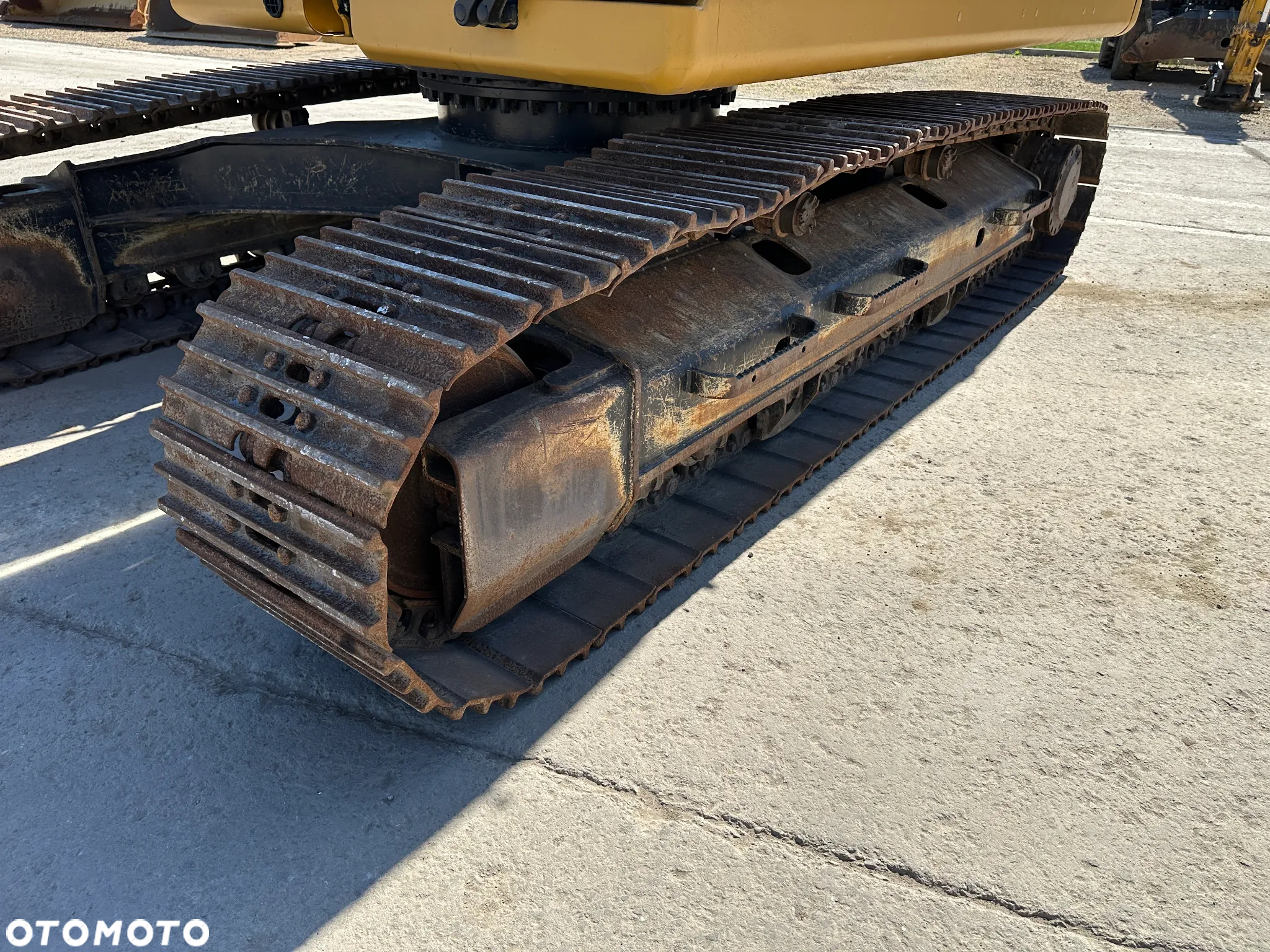 Caterpillar 323 - 17