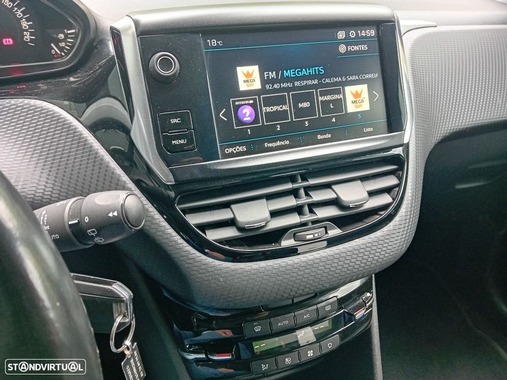 Peugeot 2008 1.2 PureTech Allure EAT6 - 18