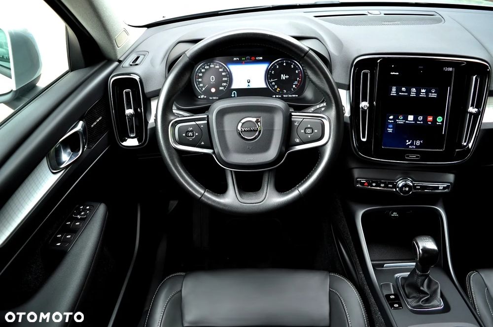 Volvo XC 40 T3 Momentum Pro - 21