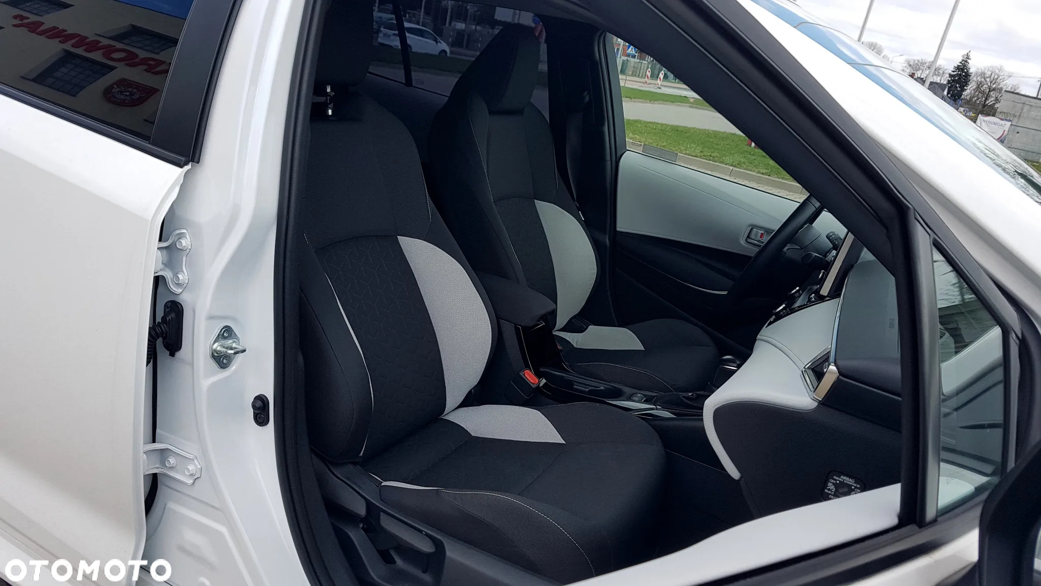 Toyota Corolla 1.8 Hybrid Style - 14