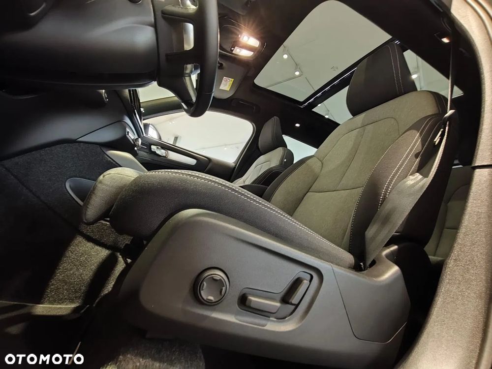Volvo XC 40 B4 AWD Ultimate Dark - 19