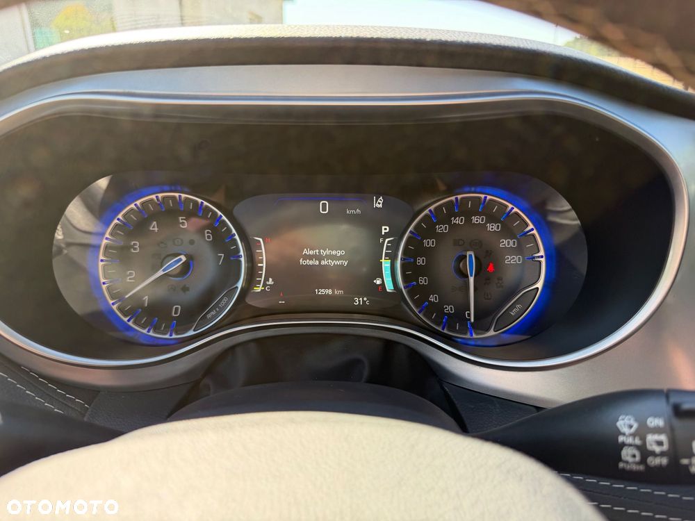 Chrysler Pacifica - 11