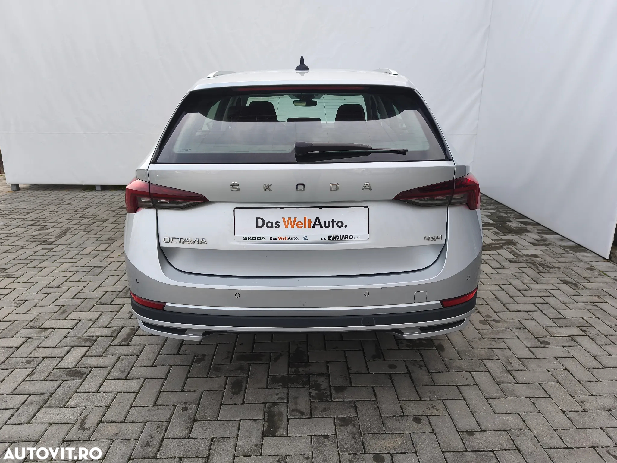Skoda Octavia Combi 2.0 TDI DSG 4X4 Scout - 5