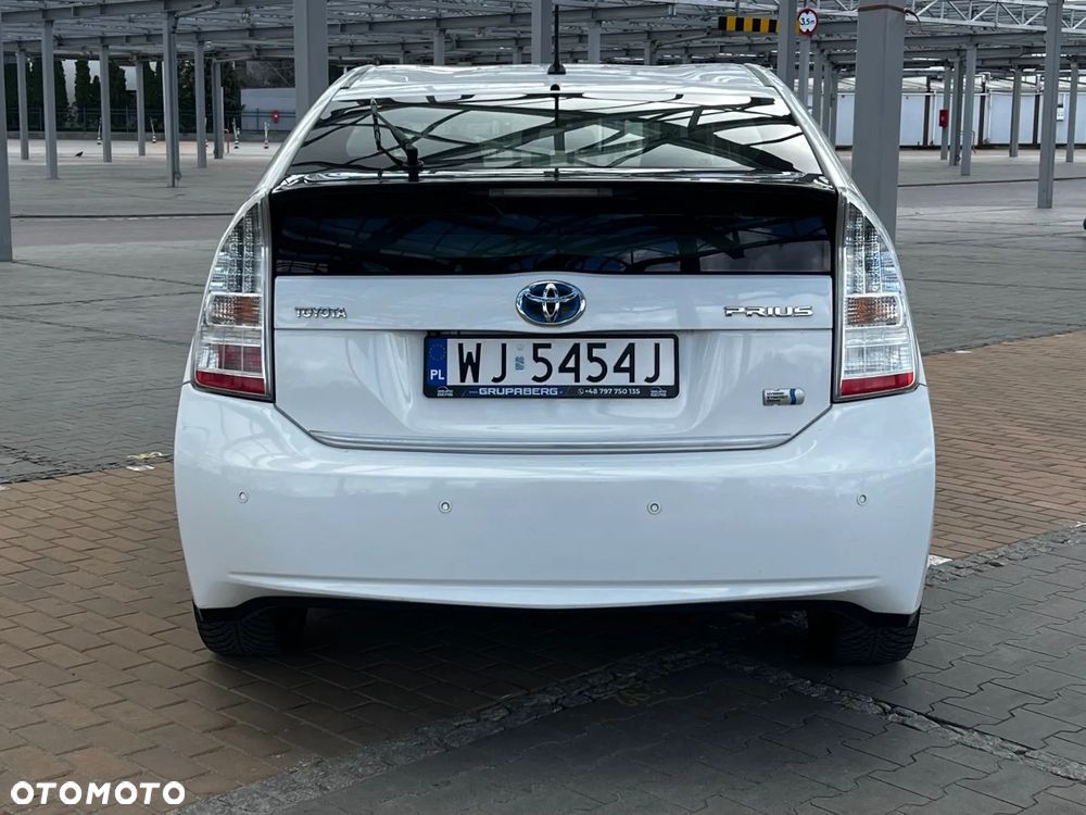 Toyota Prius (Hybrid) Executive - 5