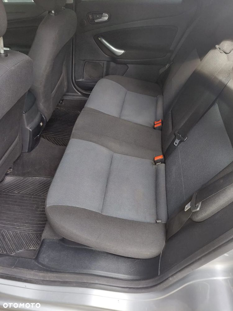 Ford Mondeo 2.0 TDCi Ambiente - 11