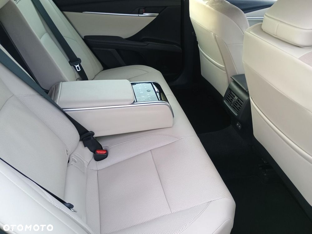 Toyota Camry - 12