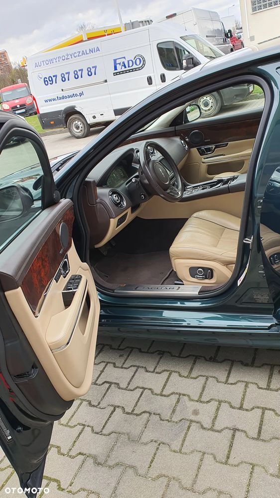 Jaguar XJ - 8