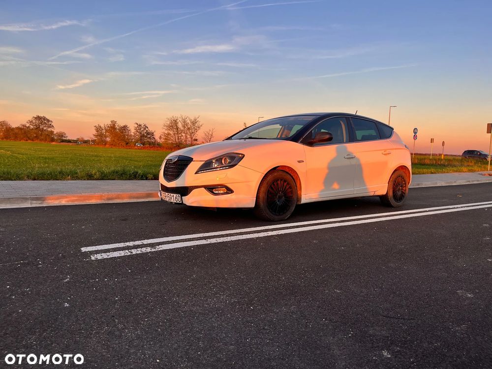 Lancia Delta 1.9 MJ TB S by Momo - 7