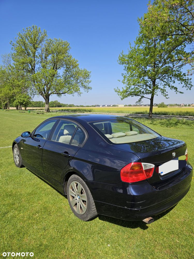 BMW Seria 3 318i - 4