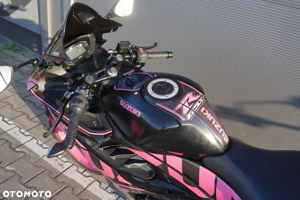 Suzuki GSX - 16
