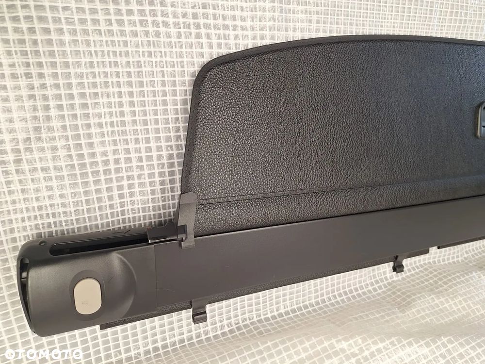 roleta bagaznika vw touareg  II      7p6 2010-2018 7p6867773 orginal demontaz - 4