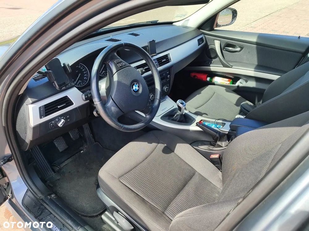 BMW Seria 3 318i - 2