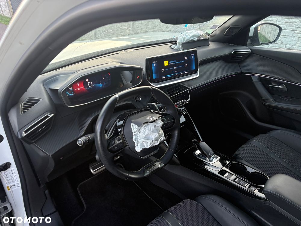 Peugeot 2008 PureTech 130 EAT8 GT - 15