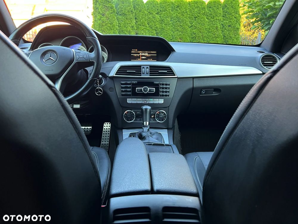 Mercedes-Benz Klasa C 180 Coupe BlueEFFICIENCY 7G-TRONIC - 24