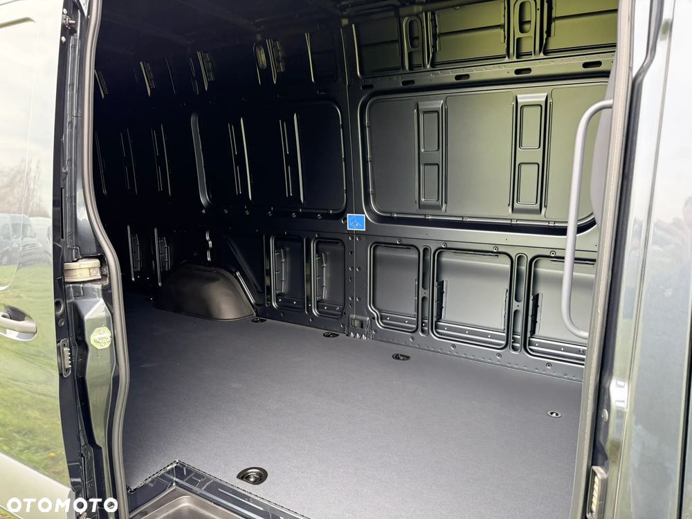 Mercedes-Benz Sprinter - 12