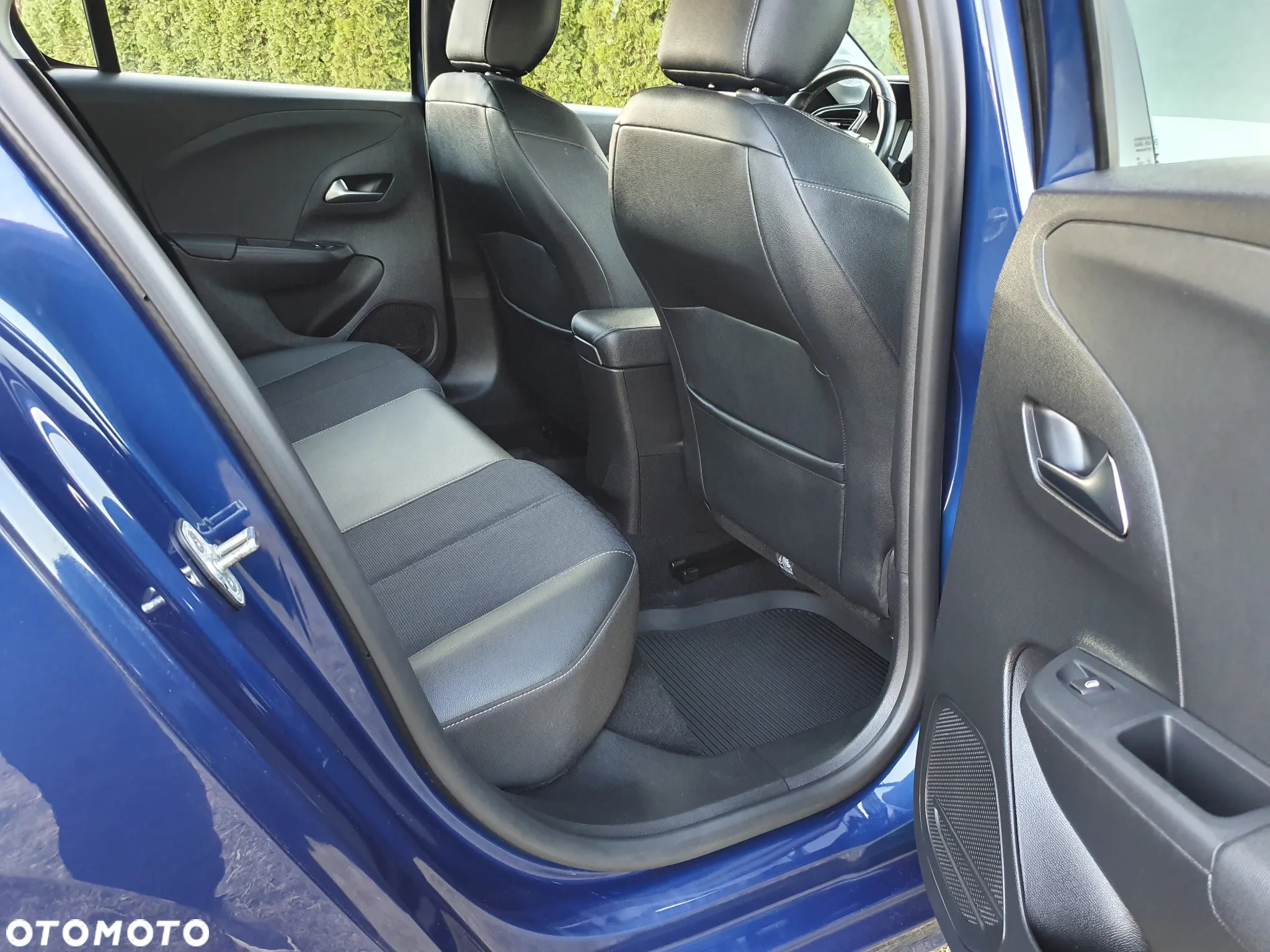 Opel Corsa 1.2 Business S&S - 24