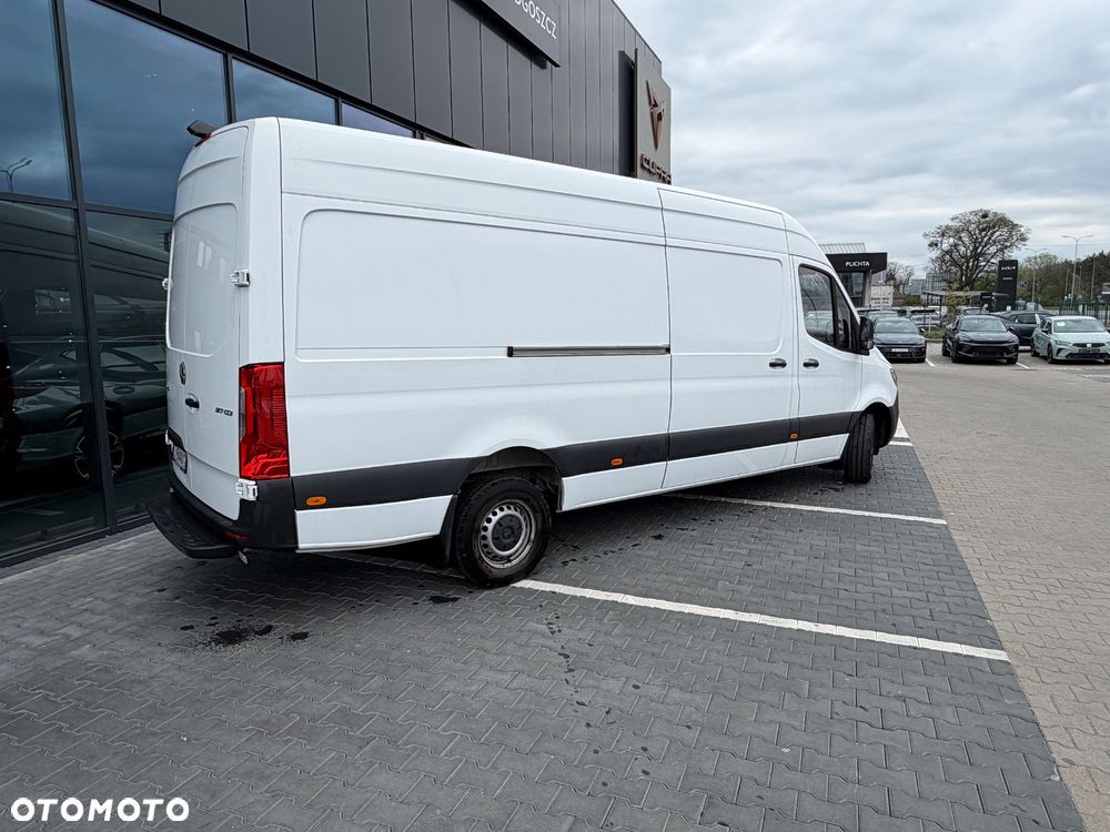 Mercedes-Benz Sprinter L4H2 - 3