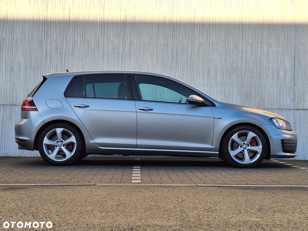 Volkswagen Golf - 16