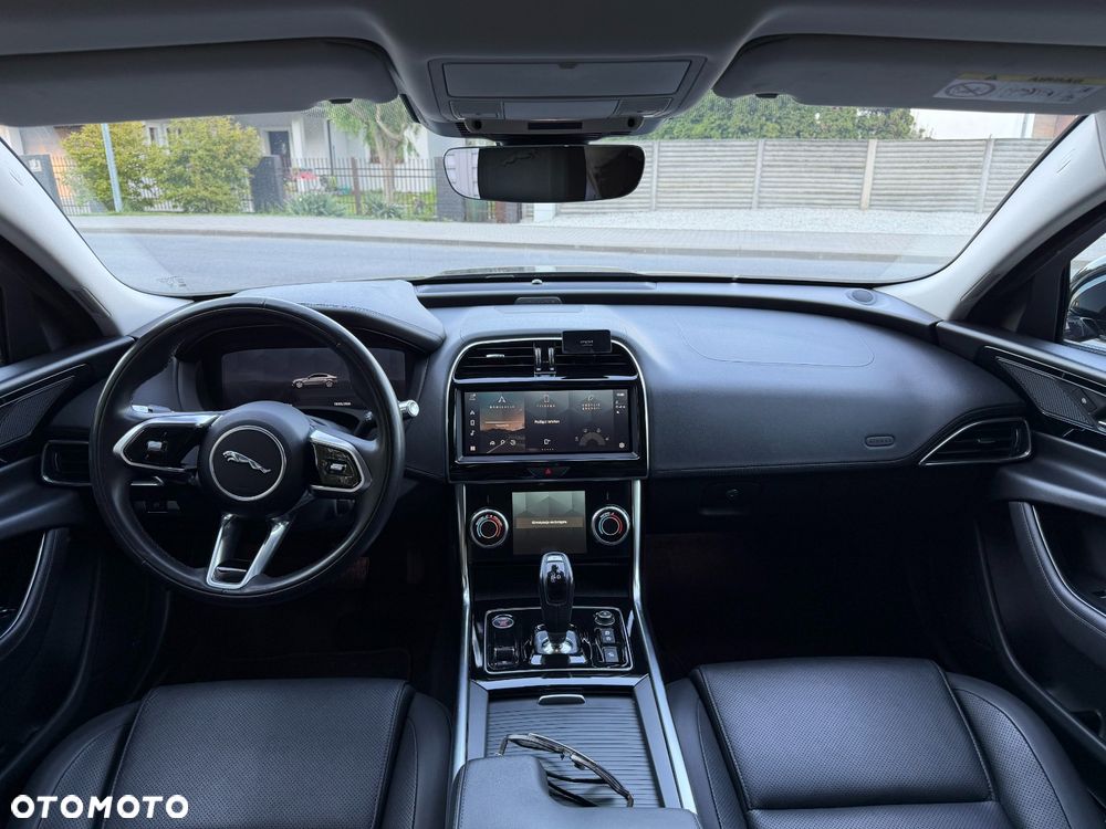 Jaguar XE - 9