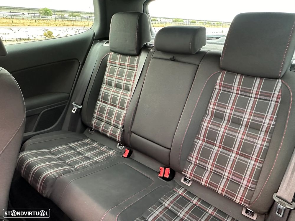 VW Golf 2.0 GTI - 26
