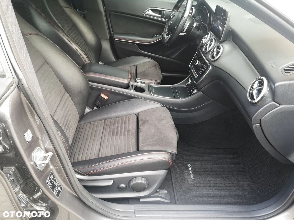 Mercedes-Benz CLA 180 7G-DCT AMG Line - 24
