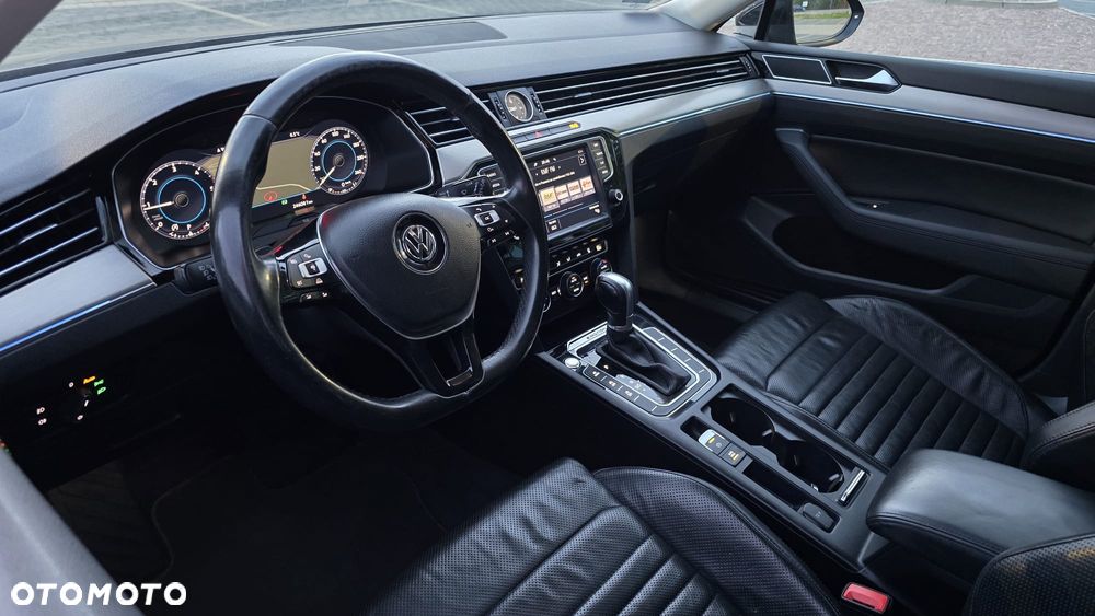 Volkswagen Passat - 4