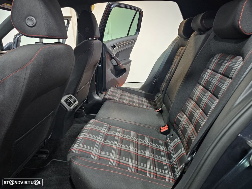 VW Golf 2.0 TSI GTI DSG Performance - 13
